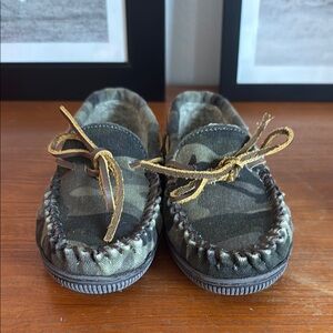 Kids Minnetonka Camouflage Moccasins